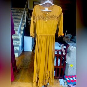 Never worn but tags were removed for some reason. 
Mustard color 
Boho style